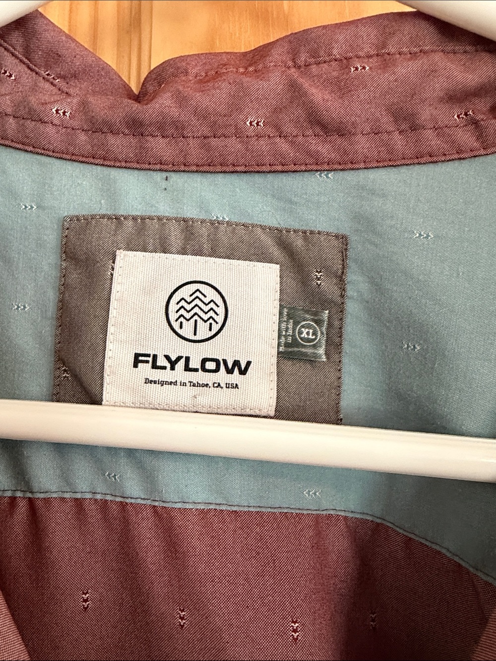 Flylow Men’s Short-Sleeve Button-Down Shirt in Dusty Mauve - Picture 2 of 5